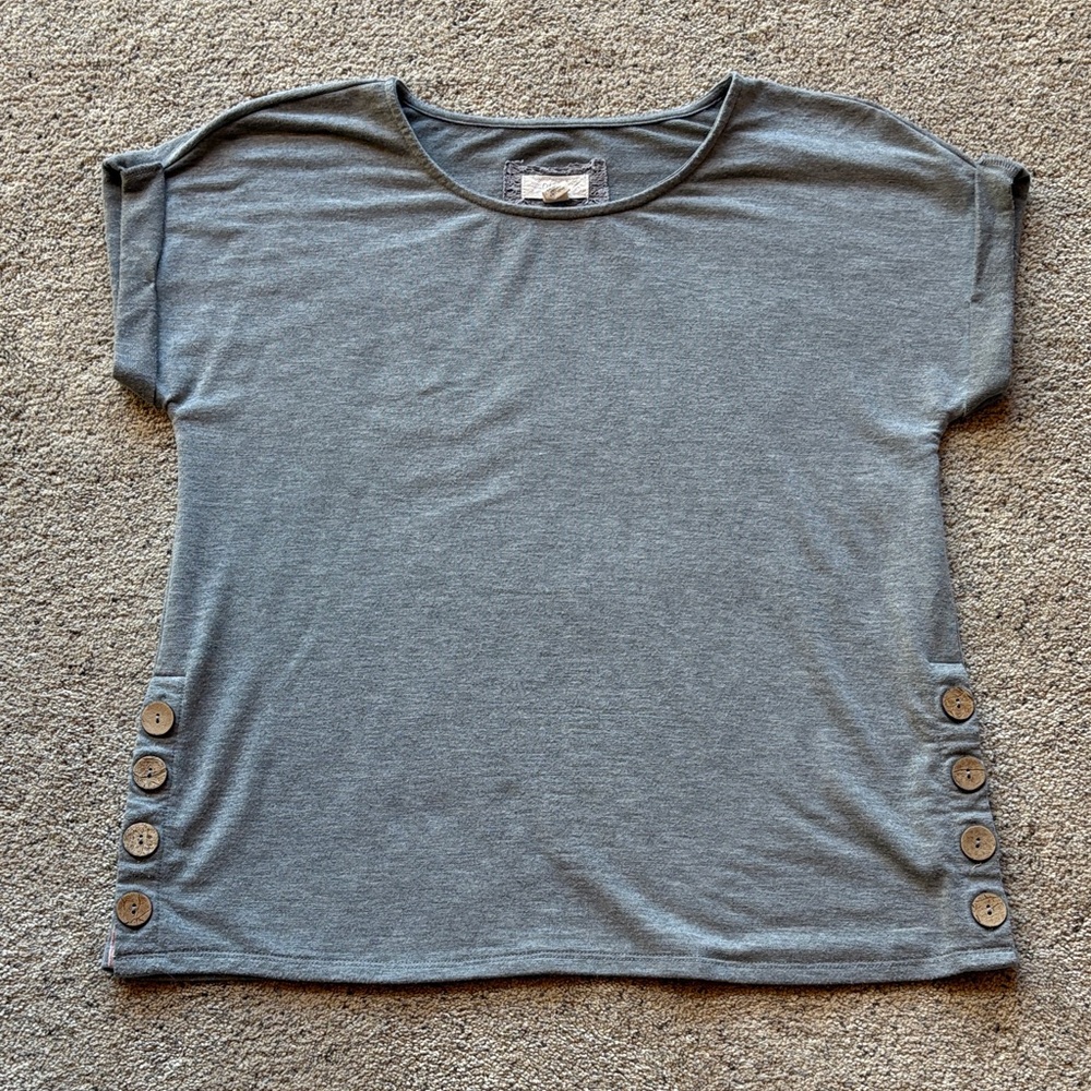 Cupio Charcoal Button-Detail Women's Tee